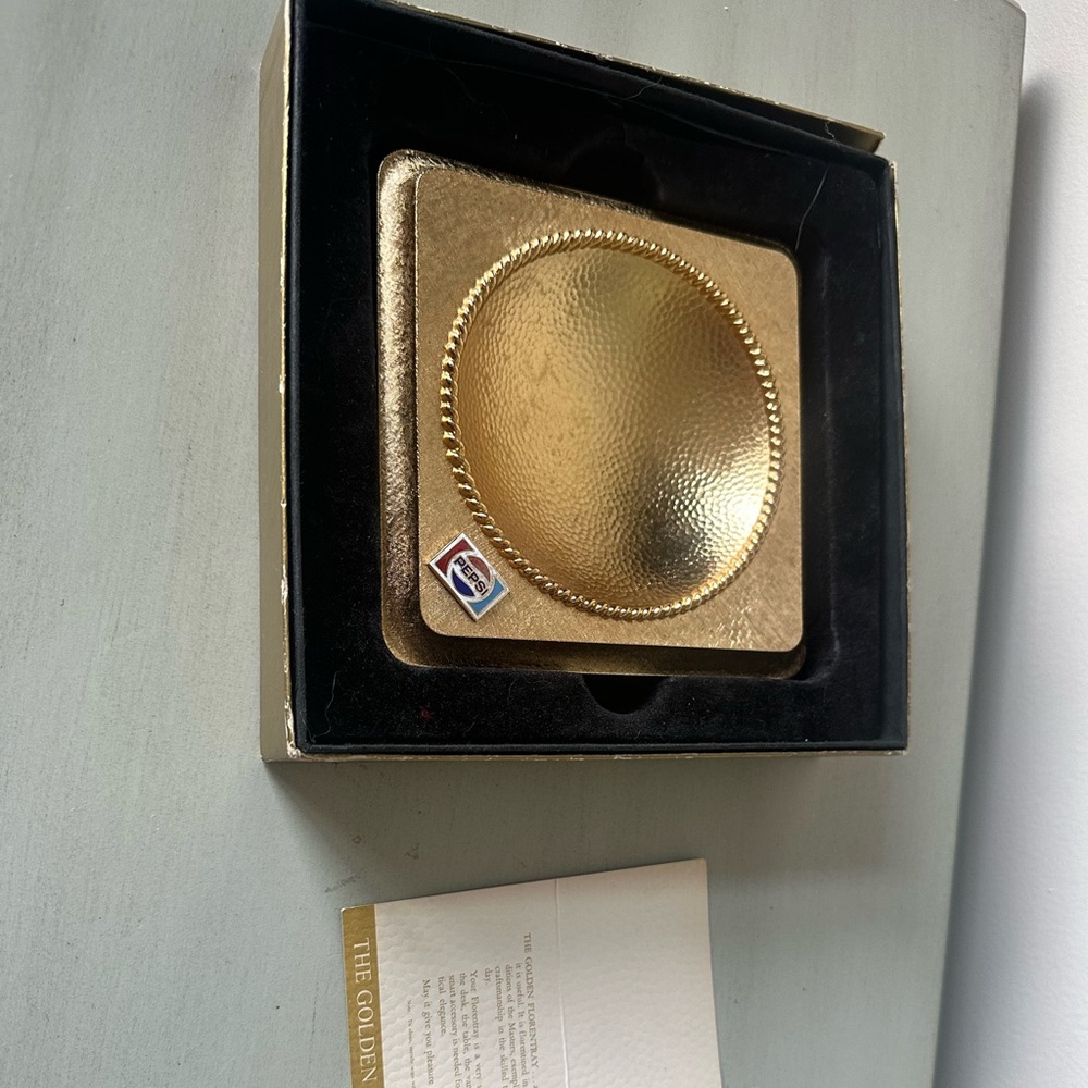 Vintage gold florentray with Pepsi emblem